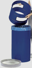 Anwendungsbeispiel: Abfallbehälter -Cubo Evita- Einfaches Öffnen und Entleeren des Behälters, Art. 16268 (Müllsack nicht im Lieferumfang enthalten)