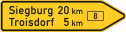 Verkehrszeichen 415-20 StVO, Pfeilwegweiser auf Bundesstraßen, rechtsweisend, Höhe 600 mm, einseitig, Schrifthöhe 140 mm, zweizeilig
