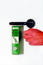 Anwendungsbeispiel: Einzelfreigabe - Berechtigte Personen benutzen nicht die Klinke, sondern können mit dem Schlüssel die Schloßfalle öffnen und die Tür, ohne Alarm auszulösen, begehen.