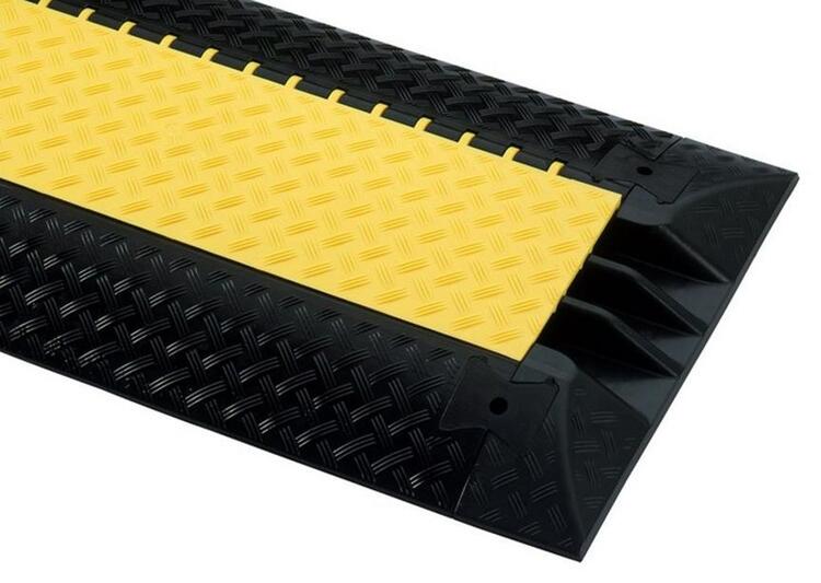 Anwendungsbeispiel: Kabelbrücke Typ 350 Endstück montiert (Art. 39153) - Adapter siehe Zubehör