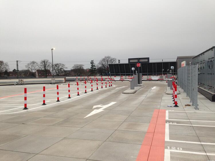 Leitzylinder ′FlexCone′ aus PE, ø 100 mm, selbstaufrichtend und vollreflektierend, rot-weiß -