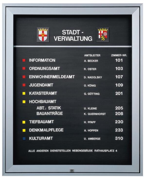Anwendungsbeispiel: mit Rillenprofiltafel (auf Anfrage) und Steckbuchstaben (nicht im Lieferumfang