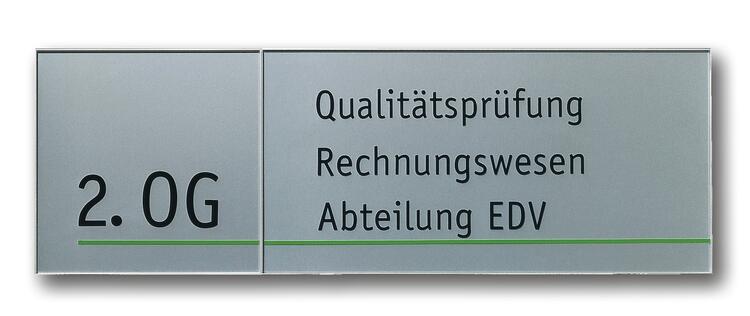 Anwendungsbeispiel: 1x Schild 300x300 mm + 1x Schild 600x300 mm, Gesamtformat: 900 x 300 mm