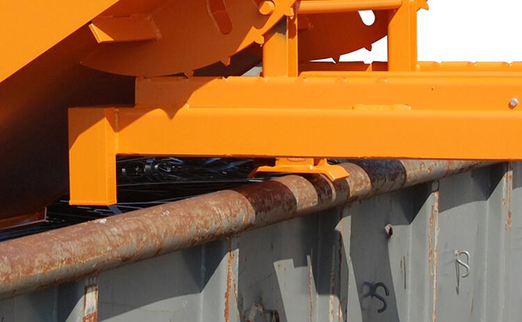 Detailansicht: Autom. Entriegelung durch Aufsetzen des Auslösefußes auf den Containerrand (Art.