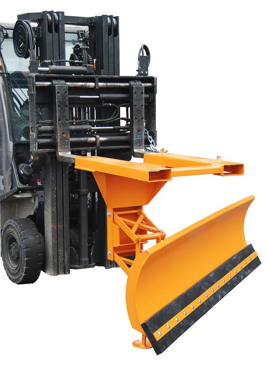 Anwendungsbeispiel: Schneepflug -Typ SCH-P- aus Stahl,mit Gummischürfleiste (Art. 38293)