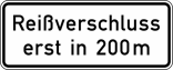 Verkehrszeichen 1005-30 StVO, Reißverschluss erst in ... m