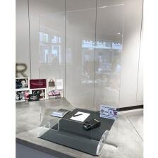 Anwendungsbeispiel: Hygiene-Trennwand -ECO- mit Durchreiche (Art. 90.5574)