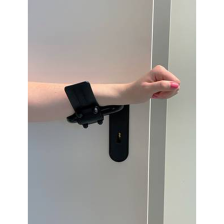 Anwendungsbeispiel: Hygienischer Türöffner -Opener- aus Kunststoff, in schwarz (Art. 39928)