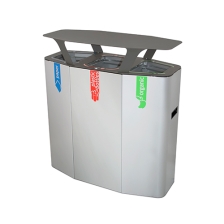 Modellbeispiel: Recyclingstation -Munich- mit Dach und auf Anfrage erhältlichen frontseitigen Müllsortenaufklebern (hier 160 Liter-Variante - siehe Art. 35324)