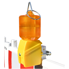 Anwendungsbeispiel: Rundstrahler -MonoLight LED- montiert auf Absperrschranke (Art. 41412)