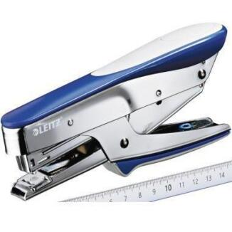 Leitz Heftzange 55450033, 15 Blatt, ergonomisch, blau, Metall/Kunststoff, 10 Jahre Garantie
