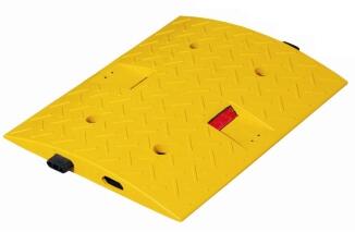 Temposchwelle bis 30 km/h aus PP, kautschukummantelt mit Stecksystem, H 40 mm, stabil und flexibel