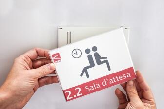 Anwendungsbeispiel: T&uuml;rschild -Smartquick- zur Wandmontage