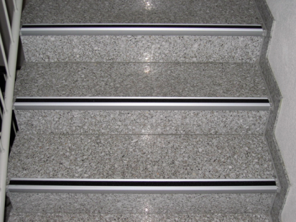 Antirutsch-Treppenkantenprofil, Rutschhemmung R13 nach BGR 181