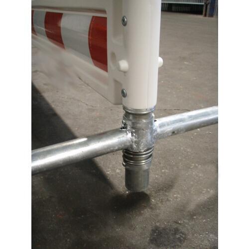 Schrankenzaun 'Euro2', Länge 2150 mm, rot/weiß, mit schwenkbaren Stahlfüßen