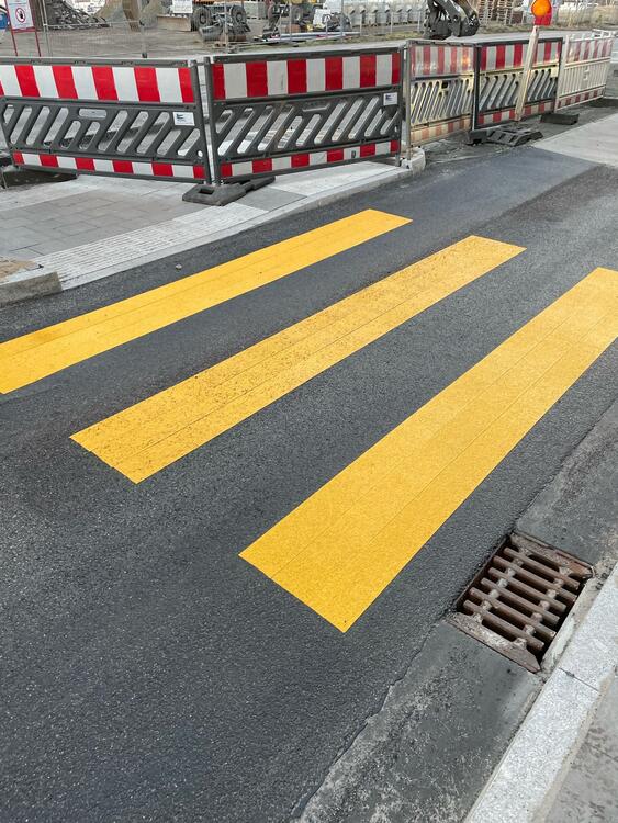 Fahrbahnmarkierungsfolie Dünnschicht, Breite 150 mm, wahlw. BASt-geprüft, reflekt., selbstklebend