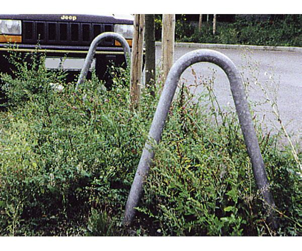 Anwendungsbeispiel: Baumschutzbügel, verzinkte Ausführung (Art. 443.00)