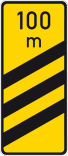 Verkehrszeichen 450-55 StVO, Ankündigungsbake, dreistreifig, gelb