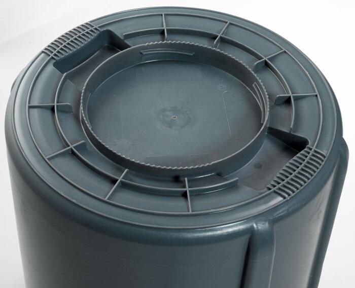 Detailansicht: eingearbeitete Griffmulden am Behälterboden für einfache Handhabung des