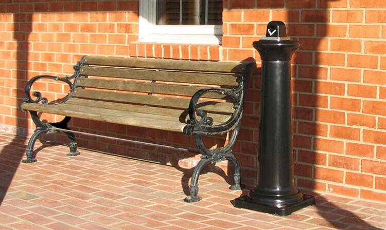 Standascher 'GroundsKeeper Tuscan' Rubbermaid aus PE, schwarz