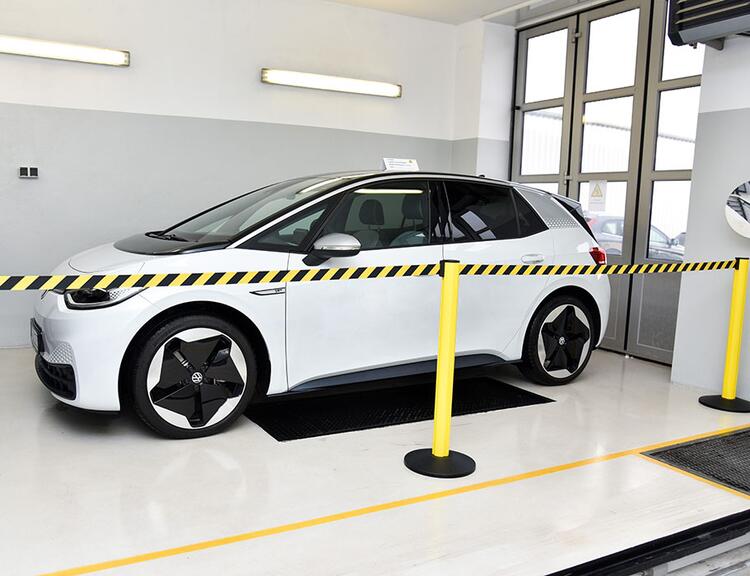 Hochvolt-Absperrung 6er-Set 'Beltrac Extend Safety' aus Aluminium, Gurtlänge 6 x 3,7 m, mobil