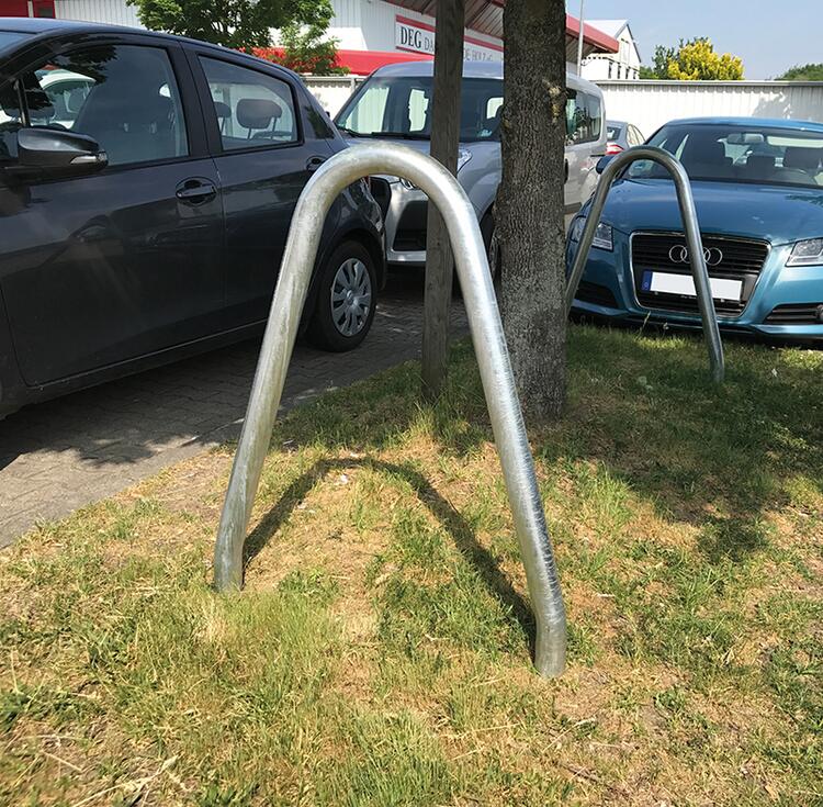 Anwendungsbeispiel: Baumschutzbügel, verzinkte Ausführung (Art. 443.00)