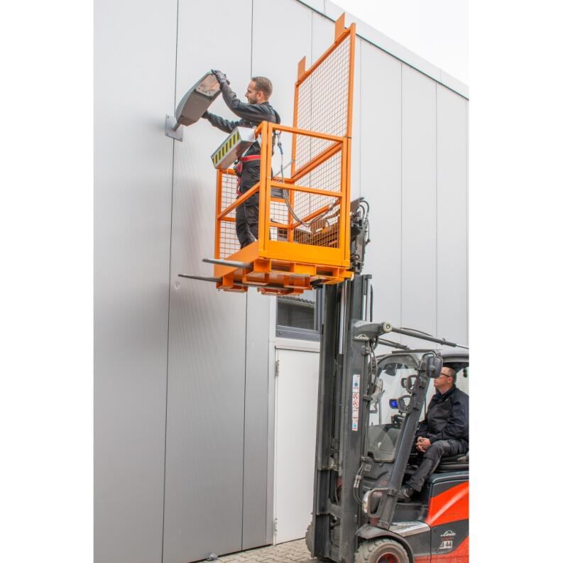Arbeitsbühne MB-II mit Einfahrttaschen an Längs- und Querseite