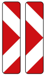Verkehrszeichen 605-43 StVO, Pfeilbake, doppelseitig, rechts / rechtsweisend